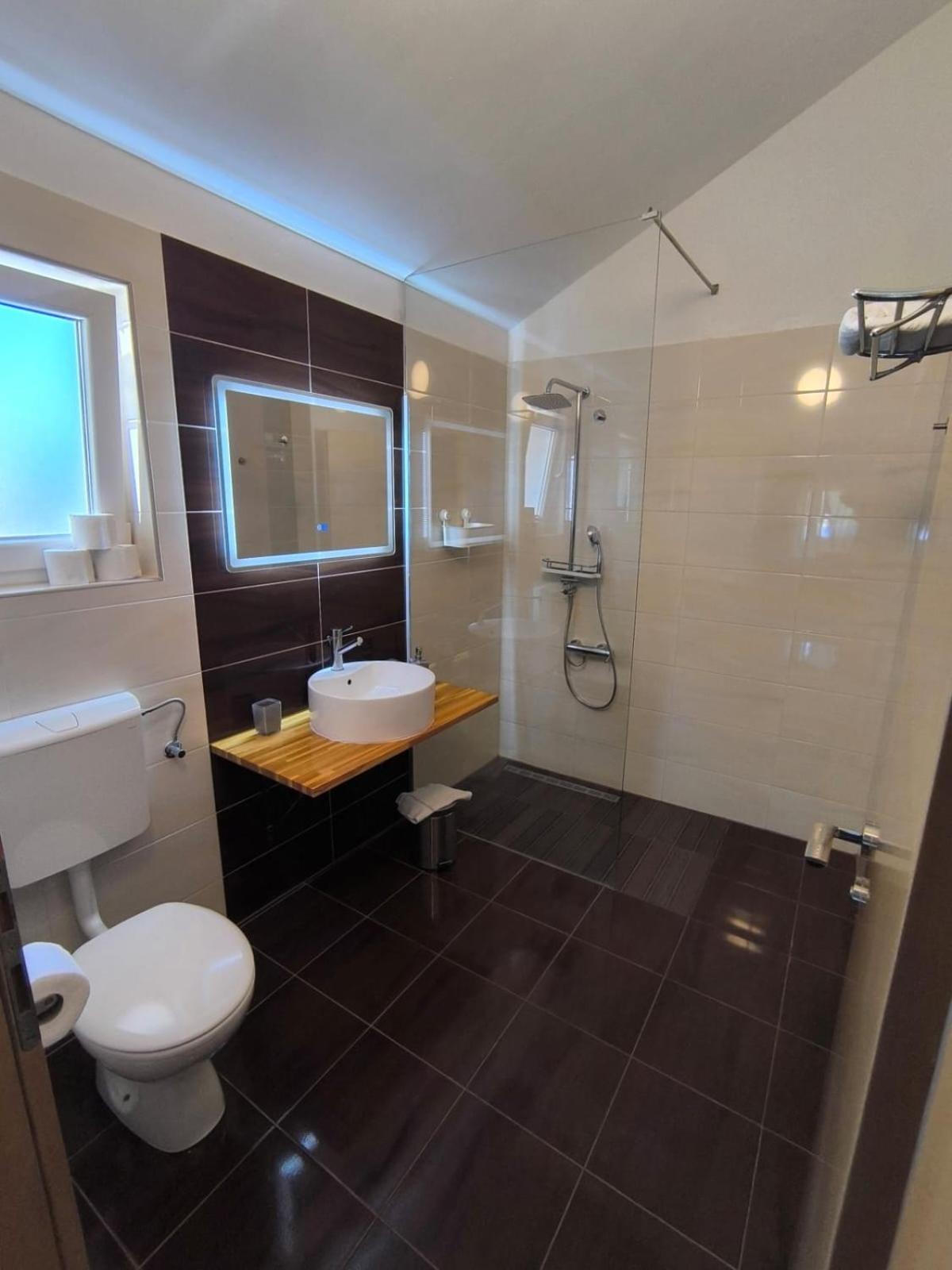 Apartments Pongrac เซรส ภายนอก รูปภาพ